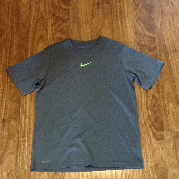 Nike Dri-Fit T-shirt - Picture 1 of 2